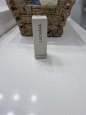 Lachava Highlighter - Cream White Illuminating Glow